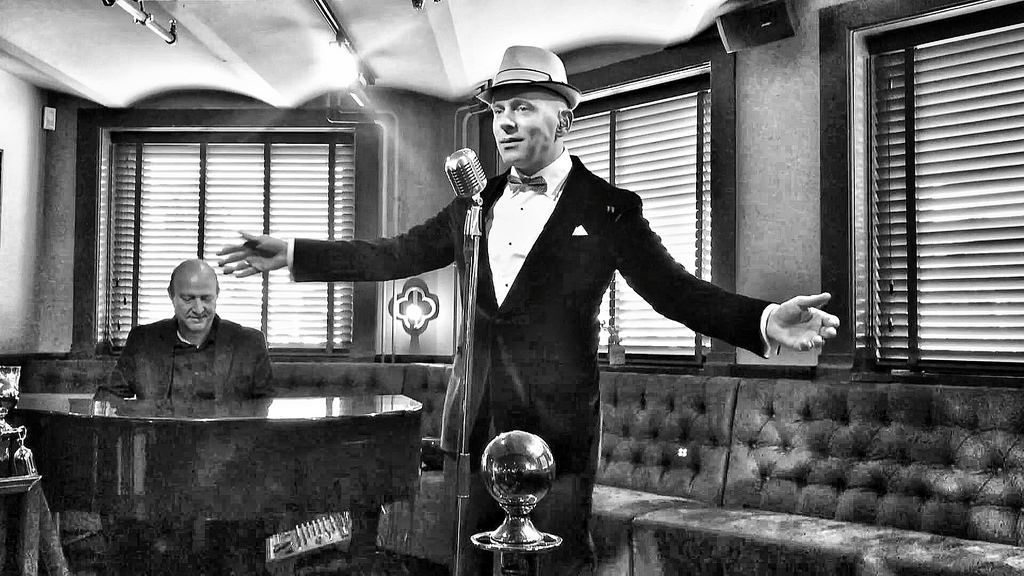 Sinatra Sunday bij NY Basement, Frank in Person zingt