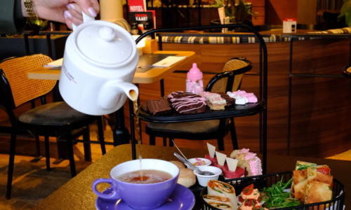 Thee wordt ingeschonken